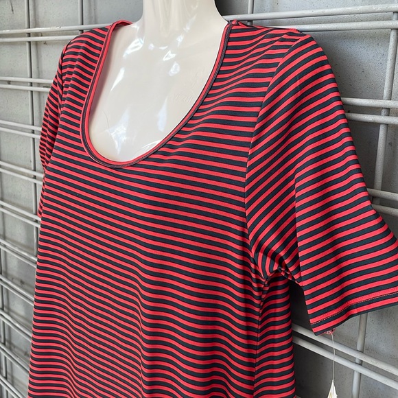 LulaRoe Striped & Printed Perfect T High Low Top-#194914 - Picture 2 of 12